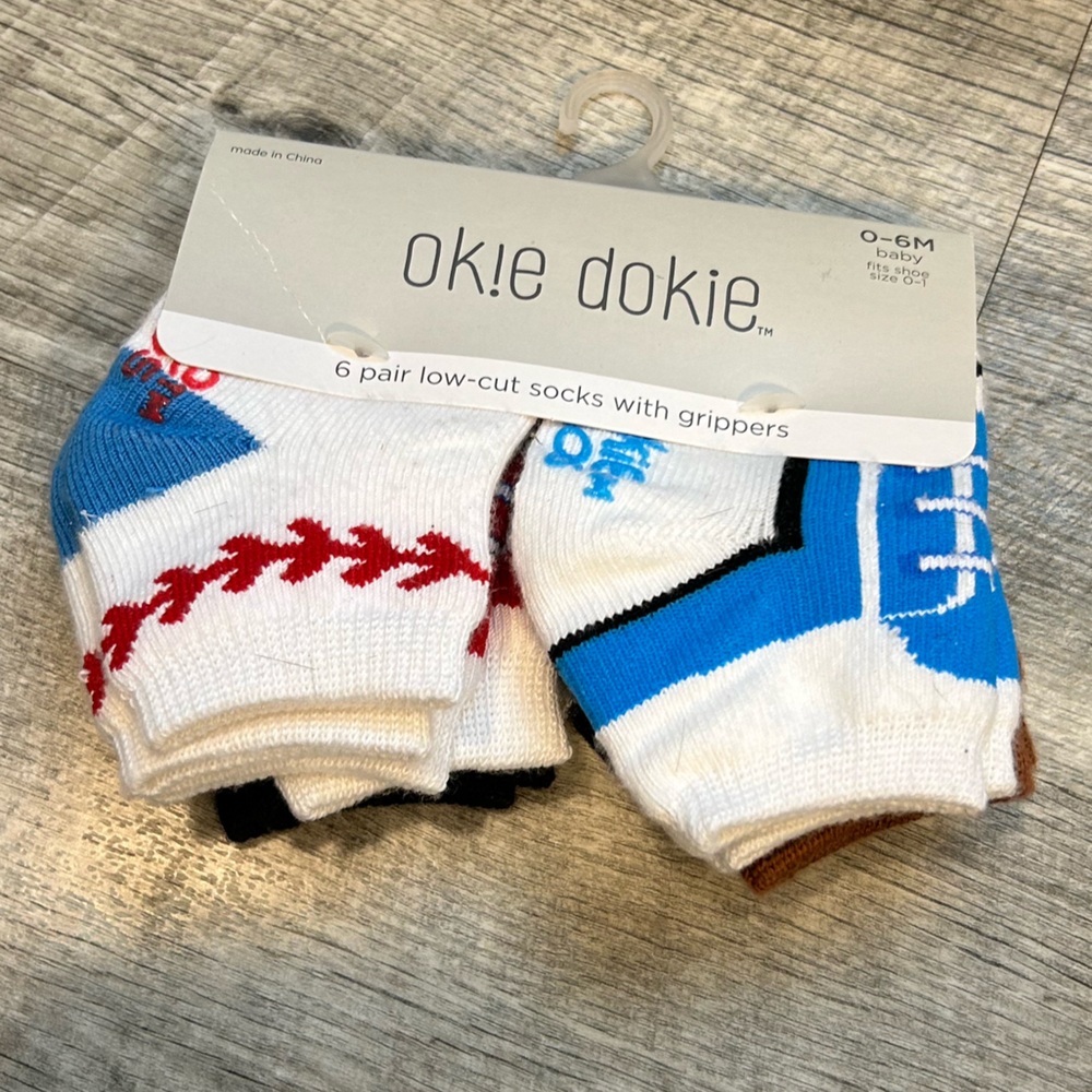 NWT-Okie Dokie baby low cut socks with grippers